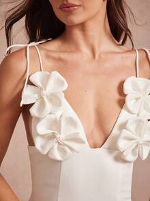 L'Amorae Vestido de verano formal mini con detalle de flor 3D, tirantes finos con lazo y escote bajo - Blanco - Ver 2