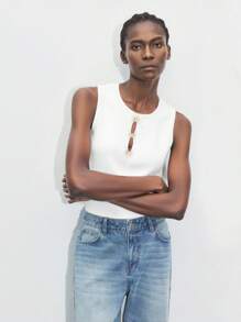 Maija All-Match Crew Neck Wide Strap Open Hollow Design Loose White Knit Tank Top For Women, Versatile Suitable For Spring, Summer, Early Autumn Browns Business Casual Pants Women Early Fall Casual Tank Top, Fall For Women,Winter For Women,Winter,Night Out,Going Out Tops Women, Night Out,Date Night,Old Money Style - White - View 4