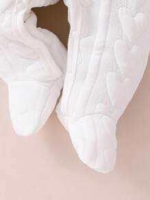 Conjunto de pijama de bebé niña con body con estampado de corazones blancos acolchado de manga larga y gorro para el invierno