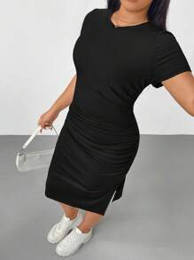 SHEIN Essnce Plus Size Damska Wiosna i Lato Modne Mankiety Elastyczne Wygodne Podstawowe Codzienne Wszechstronne Krótkie Rękawy Rozcięcie Wąska Sukienka Do Pół Długości, Powrót Do Szkoły, Prosty Styl, Podstawowa Sukienka, Czarna Sukienka