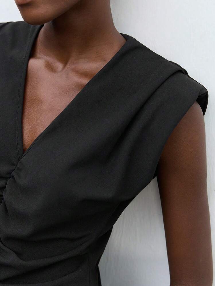 SHEIN Maija Black Epaulet Padded Shoulder V-Neck Sleeveless Women Top, Modern Urban Style, Comfortable & Versatile Outerwear,Halloween