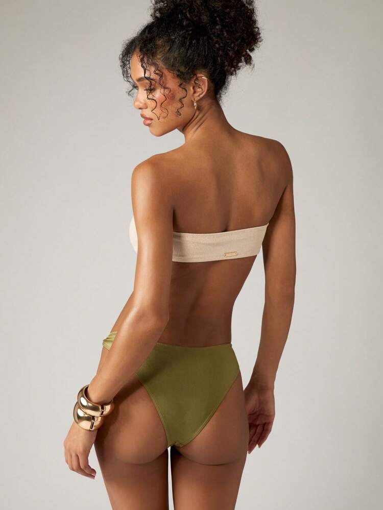 Calcinha de Maiô Bikini com ferragens de argola dourada e amarrações laterais