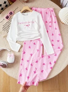 2 件套女童休闲修身针织长袖短款 T 恤，侧面褶皱，字母和蝴蝶印花，以及松紧腰带条纹蝴蝶印花阔腿裤套装，秋季 - 粉色 - 查看 3