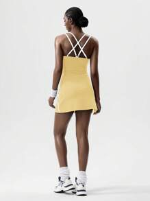VARSITIE 瑜伽和网球基本款露背女士运动连衣裙 - 黃色 - 查看 2