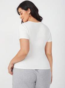 SHEIN BASICS Plus Size Solid Color Minimalist Casual Round Neck Short Sleeve T-Shirt,Holiday For Women Shorts High Waist Curvy Shorts/Summer - White - View 2