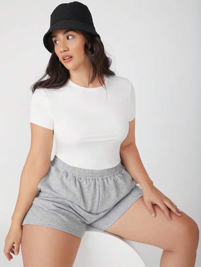 SHEIN BASICS Plus Size Solid Color Minimalist Casual Round Neck Short Sleeve T-Shirt,Holiday For Women Plus Size Shorts Women Plus Size Shorts Plus Size High Waist Shorts Curvy Shorts Plus Size Shorts/Summer