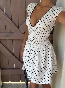 SHEIN EZwear Robe courte froncée à col V à pois pour femmes - Noir et Blanc - Voir 5