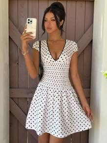 SHEIN EZwear Robe courte froncée à col V à pois pour femmes - Noir et Blanc - Voir 1