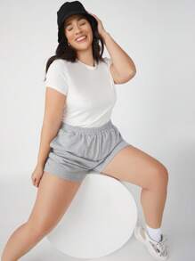 SHEIN BASICS Plus Size Solid Color Minimalist Casual Round Neck Short Sleeve T-Shirt,Holiday For Women Shorts High Waist Curvy Shorts/Summer - White - View 6