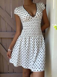 SHEIN EZwear Robe courte froncée à col V à pois pour femmes - Noir et Blanc - Voir 4