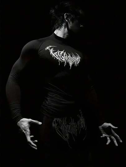 Manfinity Sport PWRUP 男士哥特印花插肩长袖修身运动T恤，透气吸汗，舒适修身，适合锻炼训练，具有压缩功能，是哥特健身服、万圣节紧身衣或男士压缩衬衫的理想之选。