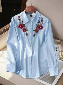 SHEIN Clasi Áo sơ mi nữ cổ bẻ cài nút họa tiết sọc, thêu đính đinh tán thời trang, dáng rộng, thường ngày - Xanh và trắng - Xem 4
