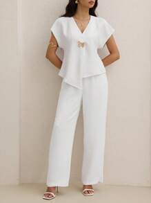 Mulvari Set de 2 piezas para mujer con blusa de manga de murciélago con borde asimétrico y accesorios metálicos, y pantalones largos - Blanco - Ver 8