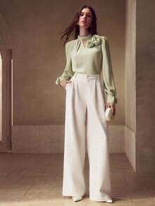 MOTF PREMIUM Blusa con cuello de ojo de cerradura, mangas de linterna y aplicación floral con perlas falsas - Verde - Ver 5