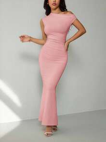 SHEIN PETITE 夏季服装、日常约会和旅行装、派对装、优雅女士内衣、外出装、斜肩不对称加长鱼尾裙、俱乐部女士装、约会装、宴会礼服 - 粉色 - 查看 2