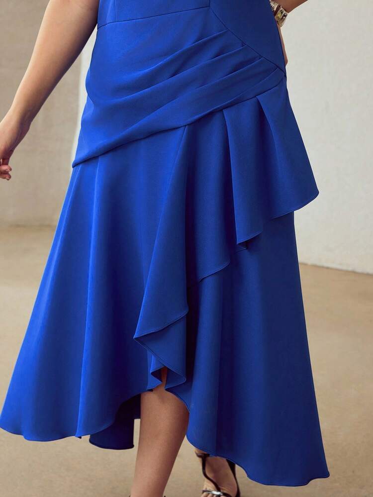 VESTIDO TALLA GRANDE DE CINTURA FRUNCIDA CON VOLANTE ASIMÉTRICO EN EL BAJO