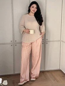 Dazy Plus 2 件大码女式纯色圆领宽松睡衣上衣和条纹裤睡衣套装 - 杏色 - 查看 3
