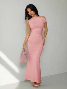 SHEIN PETITE 夏季服装、日常约会和旅行装、派对装、优雅女士内衣、外出装、斜肩不对称加长鱼尾裙、俱乐部女士装、约会装、宴会礼服 - 粉色 - 查看 6