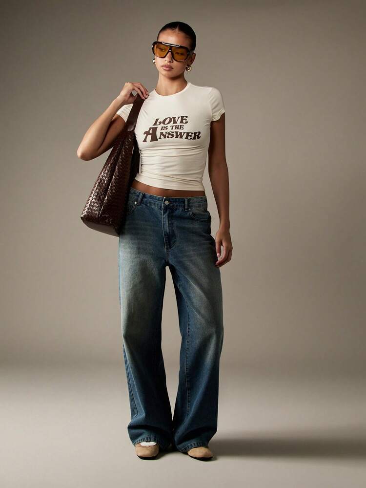 MISSGUIDED 爱是答案婴儿 T 恤复古 70 年代风格图案印花短袖修身短款上衣节日夏季 Y2K 街头潮流 T 恤 - 杏色 - 查看 3