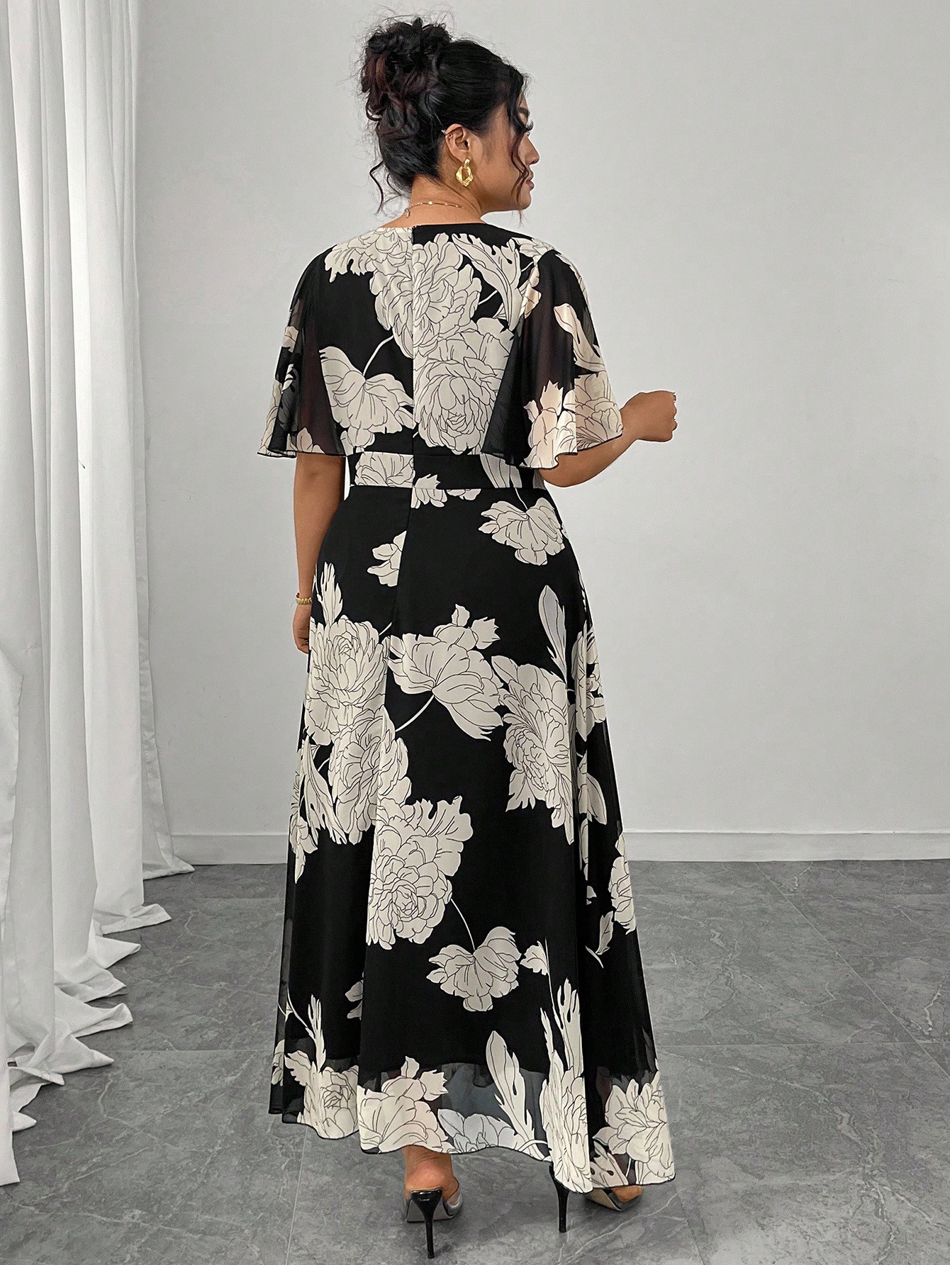 Modelyn فستان ماكسي من الشيفون مع أكمام واسعة مزين...