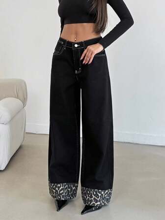 SHEIN PETITE Jeans a vita alta a zampa di elefante con stampa leopardata per petite