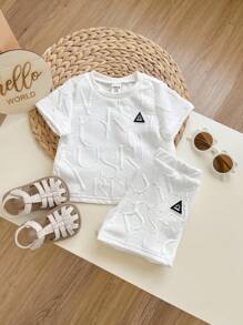 Bộ đồ thường ngày cho bé trai gồm áo tay ngắn in chữ 3D và quần short cạp chun. - trắng - Xem 5