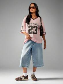 MISSGUIDED Áo thun bóng đá cỡ lớn, số áo kiểu đại học, cổ chữ V, dáng rộng, phong cách thể thao Mỹ cổ điển, tinh thần đồng đội, thời trang thường ngày, phong cách đường phố, sinh viên đại học, World Cup 2026, thể thao sành điệu, ngày thi đấu, phong cách đường phố, áo đấu bóng đá nam tính. - Hồng - Xem 3