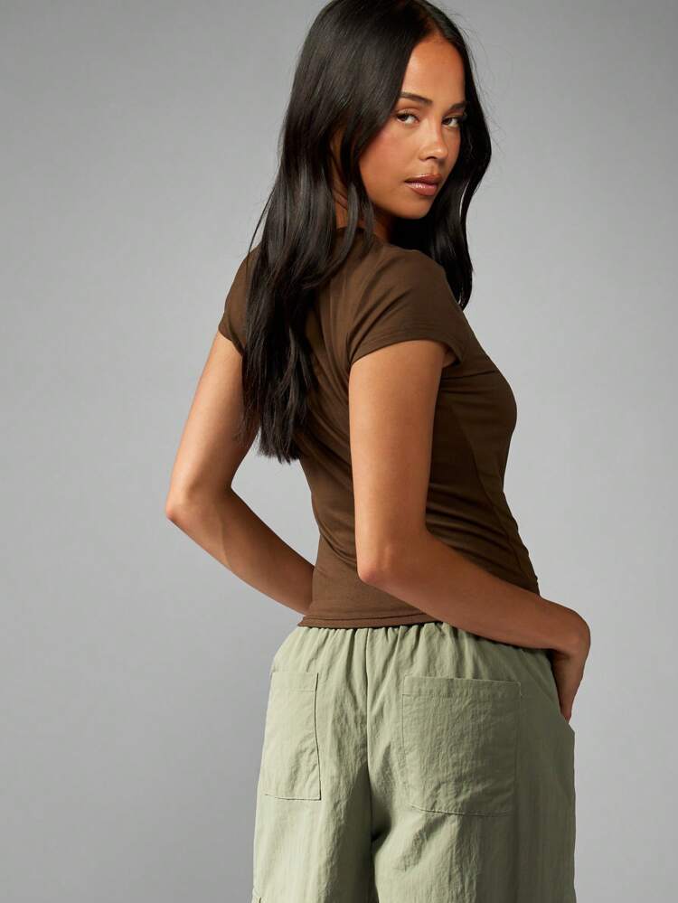 MISSGUIDED Tailliertes Baby-T-Shirt mit Retro-Statement-Print