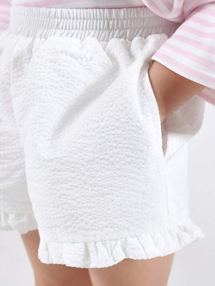 Camiseta de rayas con estampado de cerezas y pantalones cortos con volantes