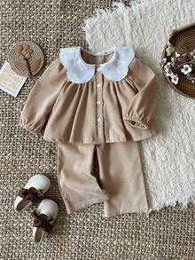 SHEIN Conjunto de 2 peças para bebês meninas, bebês recém-nascidos de 0 a 3 anos, casual, diário, estilo campestre, camisa de malha com gola Peter Pan e veludo cotelê cáqui, outono/inverno