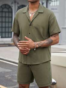 Manfinity Homme Bộ áo sơ mi tay ngắn có nút màu trơn phía trước và quần short có túi cho nam - xanh quân đội - Xem 4