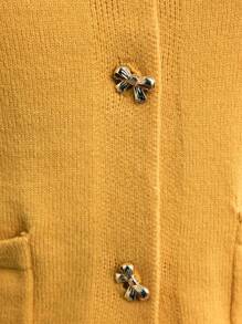 Maija Cardigan giallo da donna versatile, di moda urbana moderna, essenziale, con scollo tondo, apertura anteriore, orlo e polsini con design in filato sfumato, decorazione metallica, adatto per l'ufficio e il casual business, con un tocco vintage di alta qualità per il pendolarismo urbano - Multicolore - Visualizzare 1