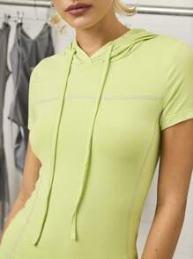 COUREZ Short Sleeve Hooded Top /Y2K Cute Tops Going Out - Green - View 5