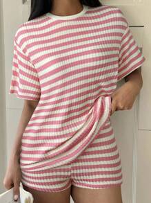 SHEIN EZwear Bộ 2 áo thun kẻ sọc mùa hè và quần short trang phục thường ngày - Hồng - Xem 3