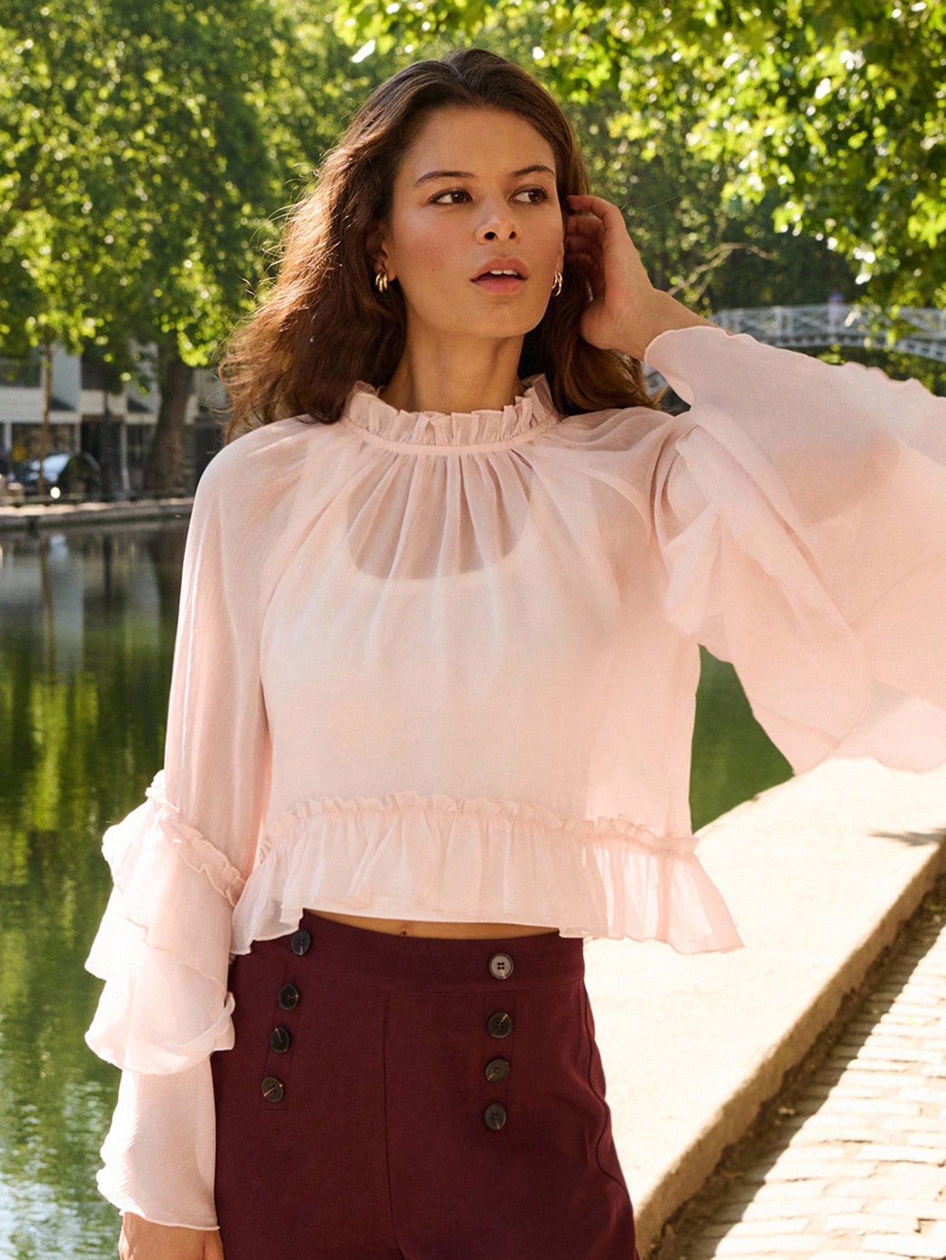 Bluzka z falbanką w stylu boho w kolorze pudrowego różu, top na wakacje, strój na randkę, wyjście