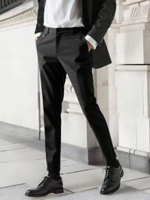 Manfinity Homme 男士休闲商务长裤采用简洁利落的剪裁和舒适的面料，完美融合了商务的干练与都市休闲风格。修身版型适合各种身材，轻松展现男士自信干练的形象。 - 黑色 - 查看 3