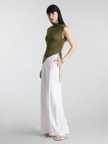 Ontre 2025新款休闲女T恤宽松都市风商务休闲军绿色女式立领斜肩修身不对称下摆夏季上衣 - 軍綠色 - 查看 7