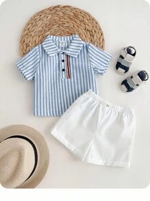 2 件婴儿男孩/女孩休闲运动学院风彩色条纹丝带短袖衬衫和白色短裤套装，适合日常穿着、春夏季，适合生日派对、洗礼、1 岁生日庆祝、派对、表演、婚礼和其他场合