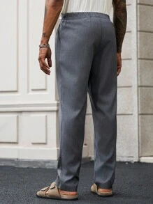 Manfinity Homme بنطلون رجالي أنيق بتجاعيد وجيب لون أحادي فضفاض كاجوال، بنطلون رسمي رمادي للرجال، بنطلون بتجاعيد بدلة رجالي، بنطلون رسمي للرجال - رمادي - مشاهدة 2