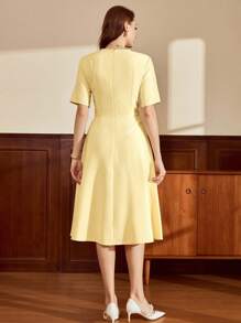 Vintamour Váy nữ cổ điển thanh lịch có túi vải jacquard viền nút tương phản Váy đi nghỉ thường ngày Váy dự tiệc cưới trở lại trường Trang phục đi nghỉ cho nữ Quần áo mùa thu cho nữ Trang phục giáo viên cho nữ Váy sinh nhật cho nữ Quần áo trở lại trường Váy cho nữ Trang phục sinh nhật thanh lịch cho nữ Quần áo mùa thu Trang phục công sở cho nữ Quần áo đi làm Trang phục đi làm cho nữ Trang phục hòa nhạc cho nữ Trang phục lễ hội cho nữ - Màu vàng - Xem 7