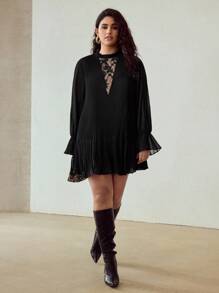 MOTF PREMIUM 秋季荷叶边领口撞色蕾丝褶皱 A 字长袖短裙 - 黑色 - 查看 1