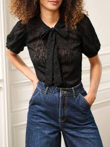 lacRébo 黑色雪纺波点提花衬衫，泡泡袖系带领口设计，教师上衣，商务休闲春夏款 - 黑色 - 查看 5