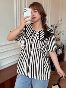 SHEIN LUNE Camisa feminina plus size listrada de manga curta e abotoamento simples, blusa casual de verão charmosa para professoras, ideal para ocasiões formais e informais. - Preto e Branco - Ver 6