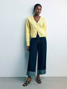 Maija 女士纯色V领宽松贴袋开衫，适合都市社交、度假、派对、秋季办公等场合，百搭舒适，是秋冬季现代都市休闲时尚商务休闲办公服饰的理想之选。 - 彩色 - 查看 6