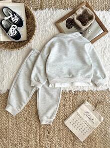 SHEIN 2 件套男婴幼儿新生儿 0-3 岁休闲燕麦色 Polo 领运动衫 + 裤子套装，适合日常穿着和外出，秋冬季 - 卡其色 - 查看 2