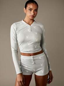 Missguided x Playboy MISSGUIDED Conjunto de pijama de manga larga tipo henley con estampado de conejito, shorts ajustados de cintura alta con detalle de botones, conjunto de ropa de dormir