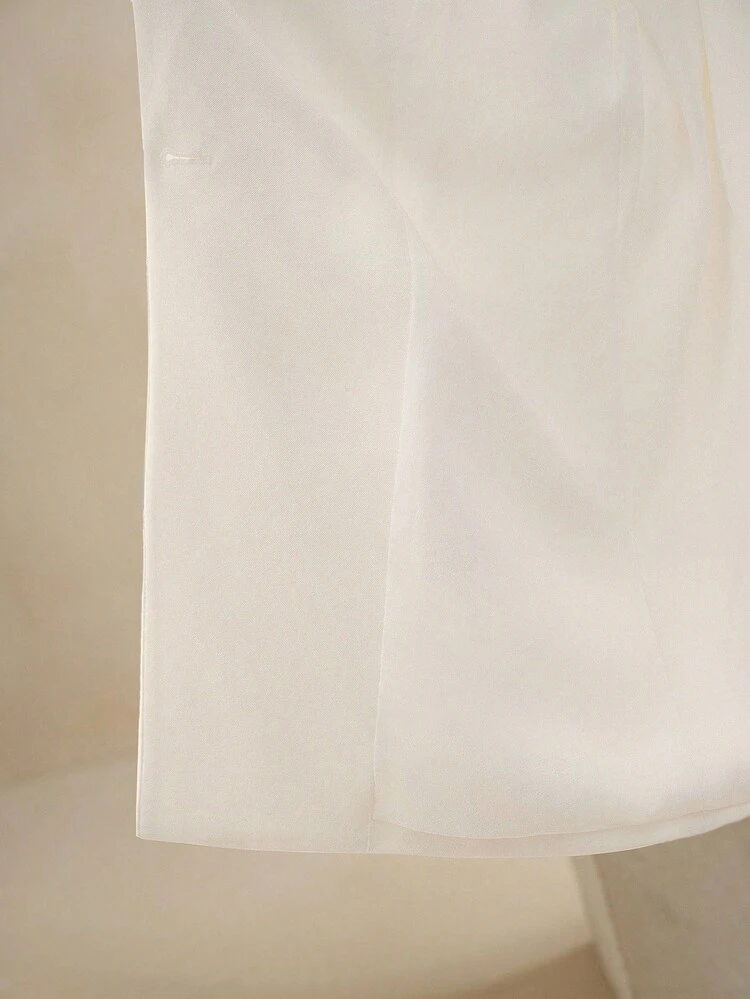 Elegante, locker geschnittene Damenjacke mit floraler Stickerei