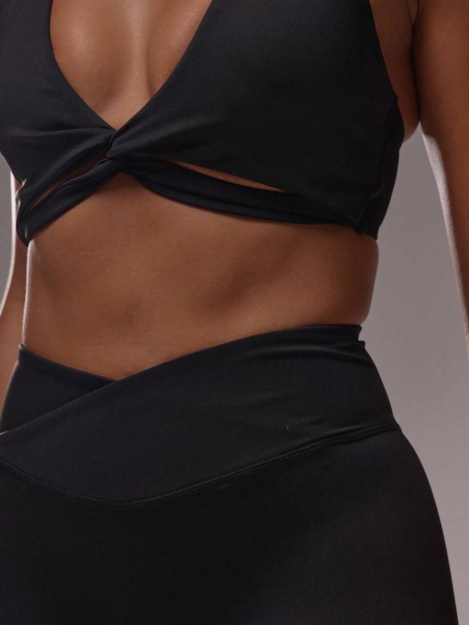 Active Twist Front V Neck S Bra High Waist V Detail Waistband Gym Leggings Co-Ord Set Seamless Workout Gym-Wear Gym Fitness Summer
