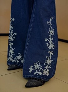 MOTF PREMIUM CALÇA JEANS COM BORDADO FLORAL E PERNA LARGA - Lavagem Média - Ver 6