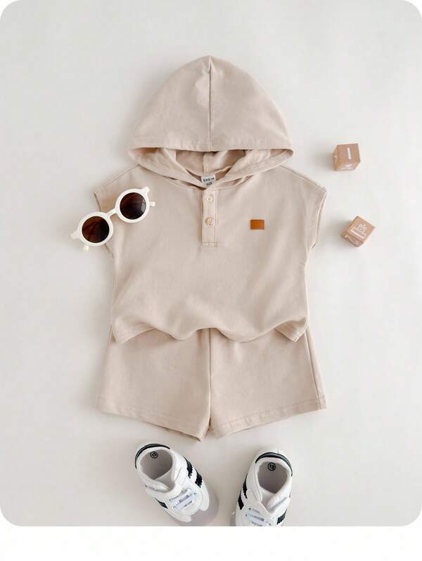 2件套男婴刺绣装饰柔软针织连帽无袖上衣和松紧腰短裤套装